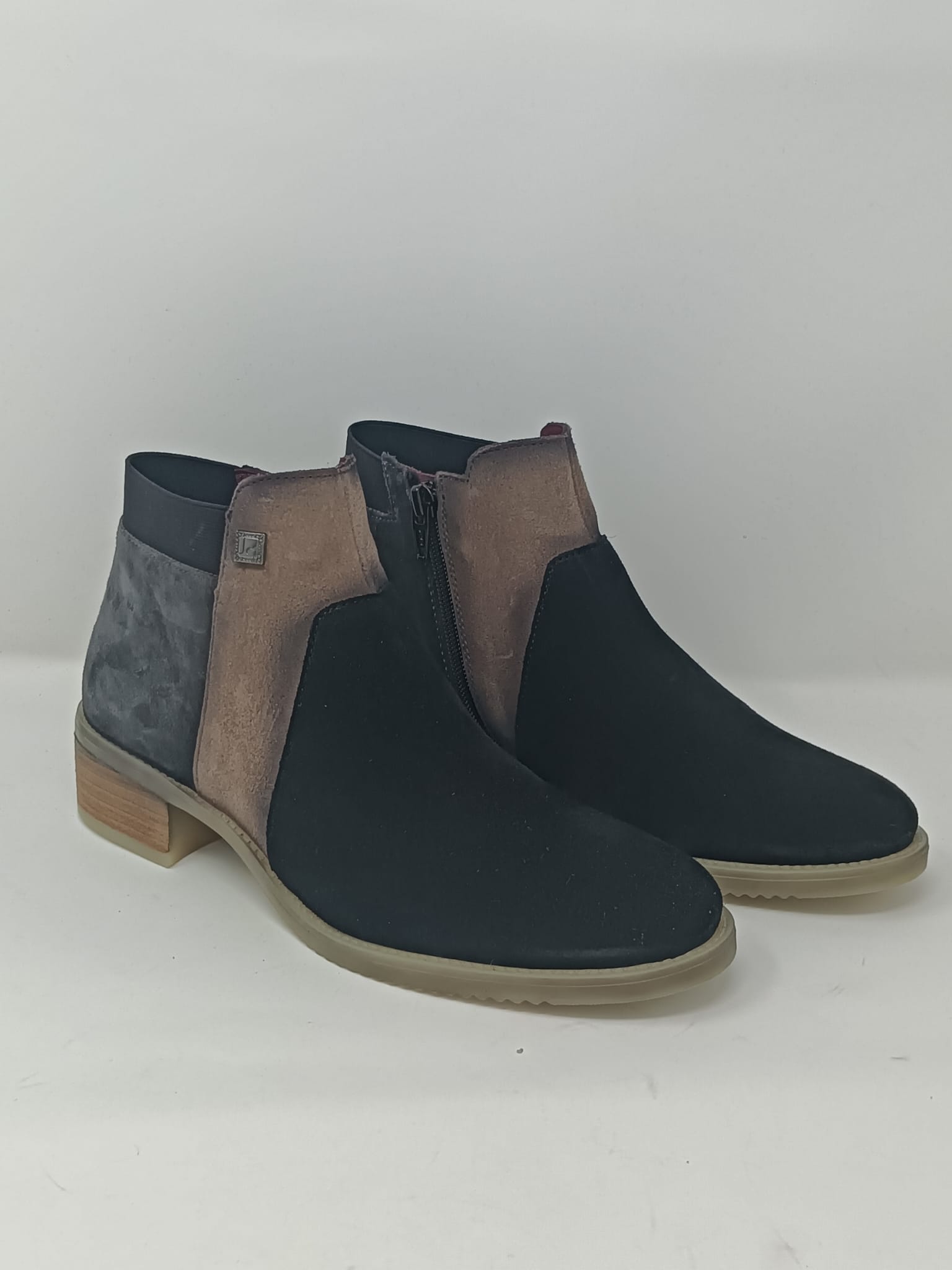 218220NEGRO.jpg